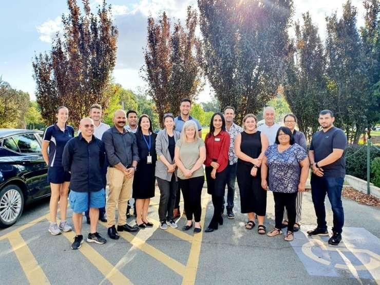 The 2020 Greater Shepparton Community Leadership graduate group outdoors.